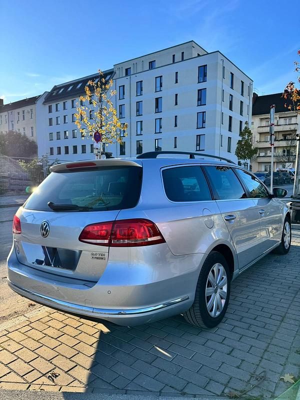 Silber Gebraucht 2012 VW Passat Limousine | 4.450 € (Superpreis) - Bild 1/4
