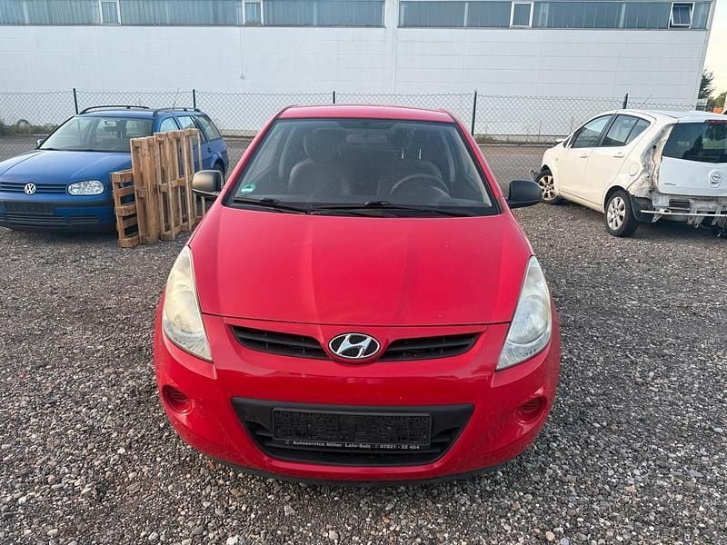 Rot Gebraucht 2009 Hyundai i20 Kleinwagen | 1.990 € (Etwas zu teuer) - Bild 1/4