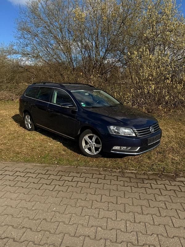 Gebraucht VW Passat 140 PS (102 kW) 2013 Blau Kombi