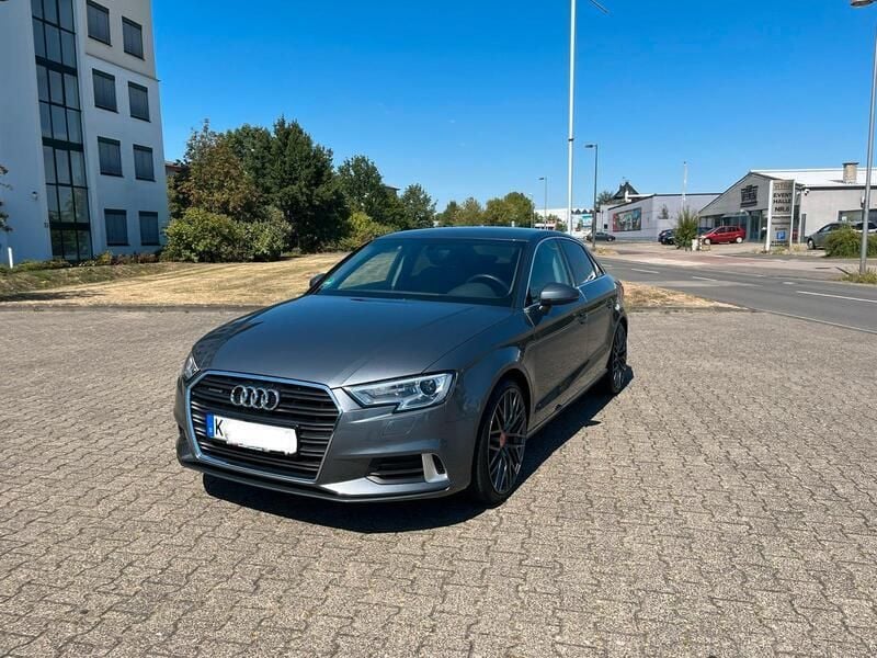 Grau Gebraucht 2019 Audi A3 Sport Limousine | 19.900 € (Superpreis) - Bild 1/4