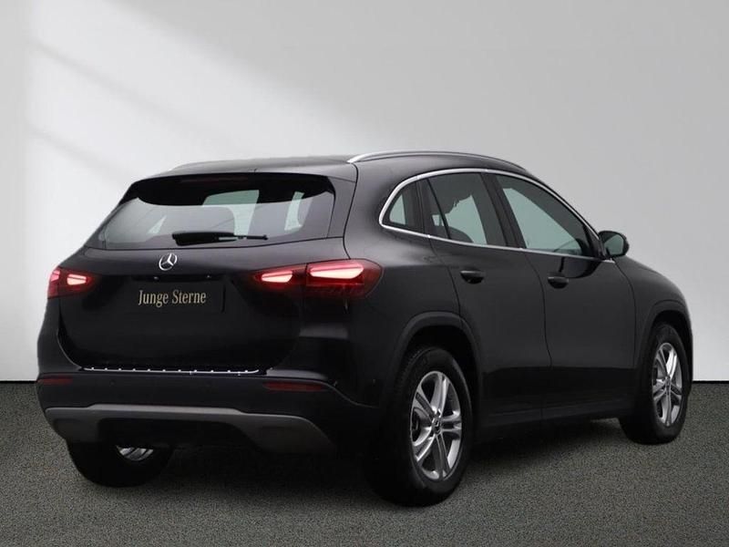 Gebraucht Mercedes GLA200 163 PS (119 kW) 2024 Schwarz SUV