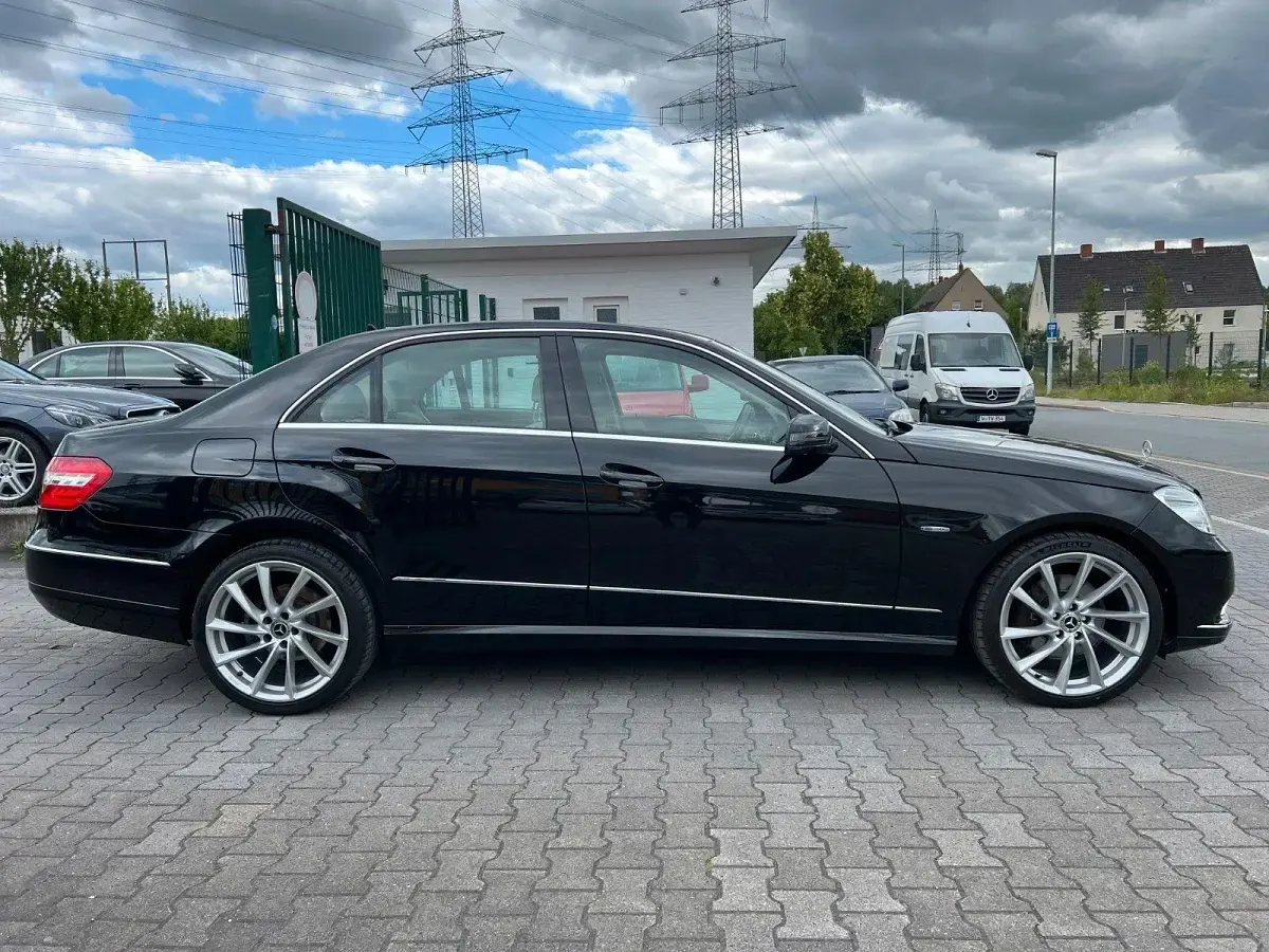 Gebraucht Mercedes E350 292 PS (214 kW) 2009 Schwarz Limousine