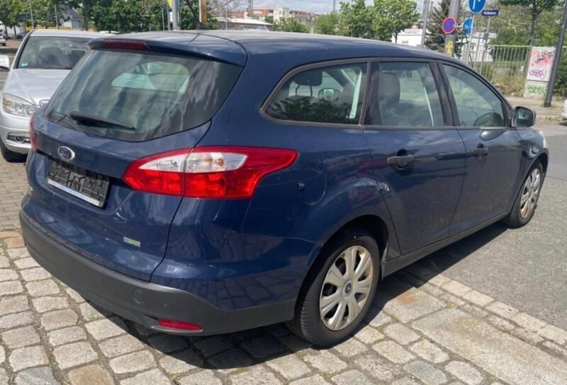 Gebraucht Ford Focus Trend 101 PS (74 kW) 2014 Blau Kombi