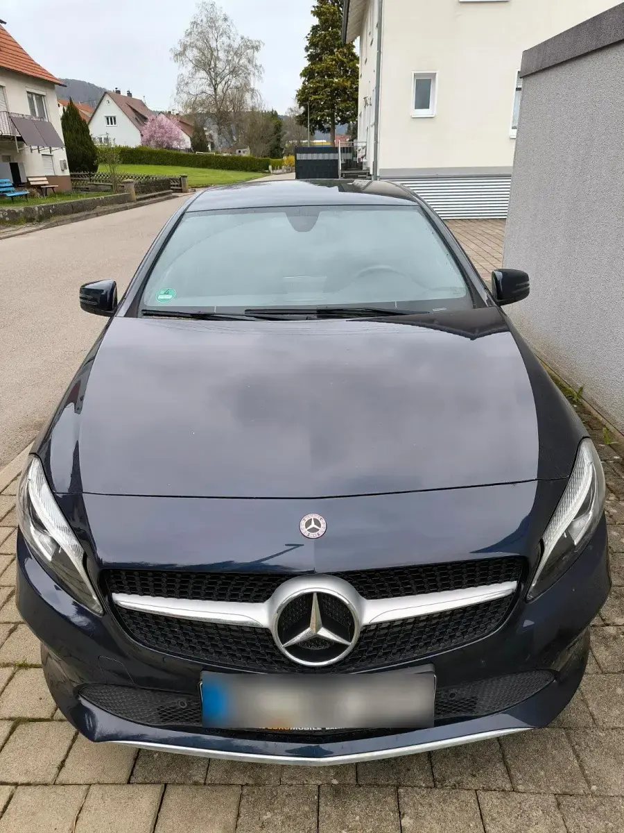 Gebraucht Mercedes A200 136 PS (100 kW) 2018 Blau Limousine