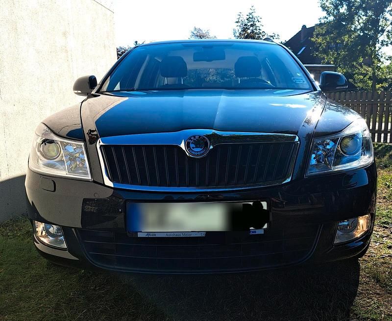 Schwarz Gebraucht 2011 Skoda Octavia Kombi | 9.500 € (Fairer Preis) - Bild 1/4