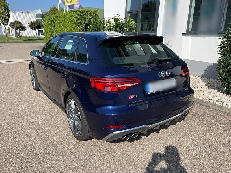 Blau Gebraucht 2018 Audi S3 Limousine | 31.900 € (Fairer Preis) - Bild 1/4
