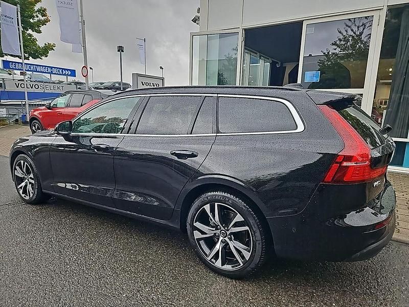 Gebraucht Volvo V60 Core 197 PS (144 kW) 2025 Schwarz Kombi