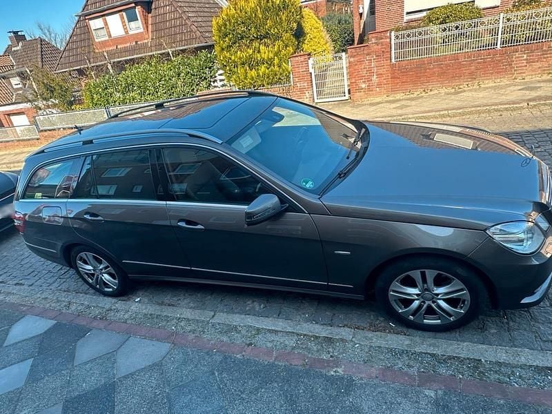 Second-hand Mercedes E250 204 CP (150 kW) 2010 Gri Break