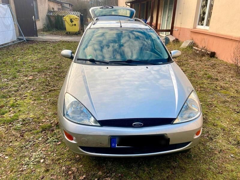Silber Gebraucht 2001 Ford Focus Kombi | 700 € (Guter Preis) - Bild 1/4