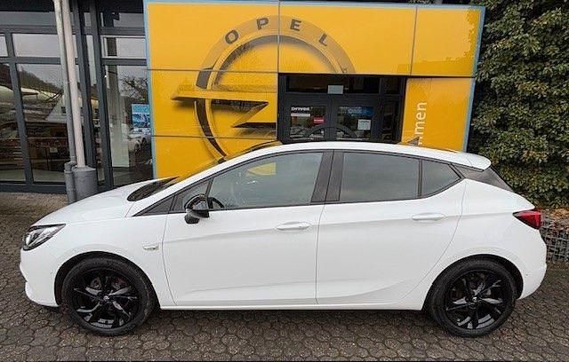 Używany Opel Astra Ultimate 145 KM (106 kW) 2021 Biały Sedan/Limuzyna