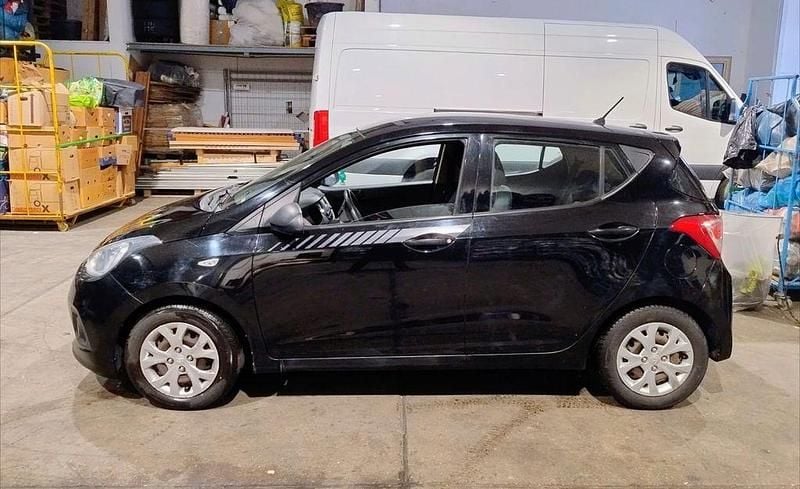 Gebraucht Hyundai i10 67 PS (49 kW) 2014 Schwarz Kleinwagen
