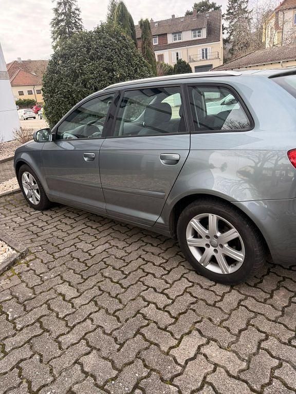 Gebraucht Audi A3 Ambiente 140 PS (102 kW) 2010 Grau Kleinwagen