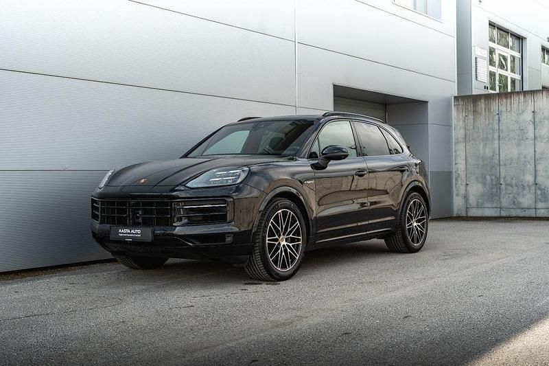 Schwarz Gebraucht 2024 Porsche Cayenne SUV | 103.900 € (Fairer Preis) - Bild 1/4