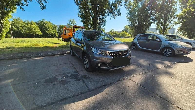 Grau Gebraucht 2016 Peugeot 2008 SUV | 9.000 € (Guter Preis) - Bild 1/4
