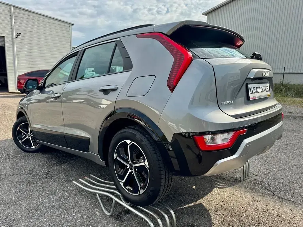 Gebraucht Kia Niro Active 182 PS (133 kW) 2024 Grau SUV