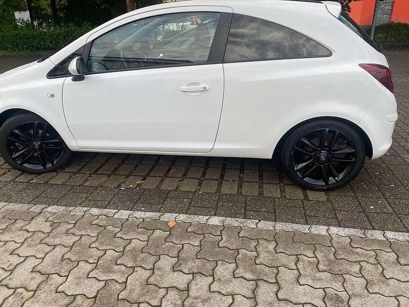 Weiß Gebraucht 2010 Opel Corsa S Limousine | 4.200 € (Etwas zu teuer) - Bild 1/4