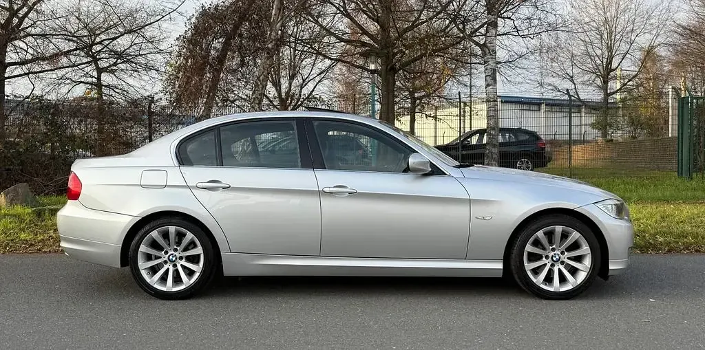 Gebraucht BMW 325 Exclusive 218 PS (160 kW) 2010 Silber Limousine