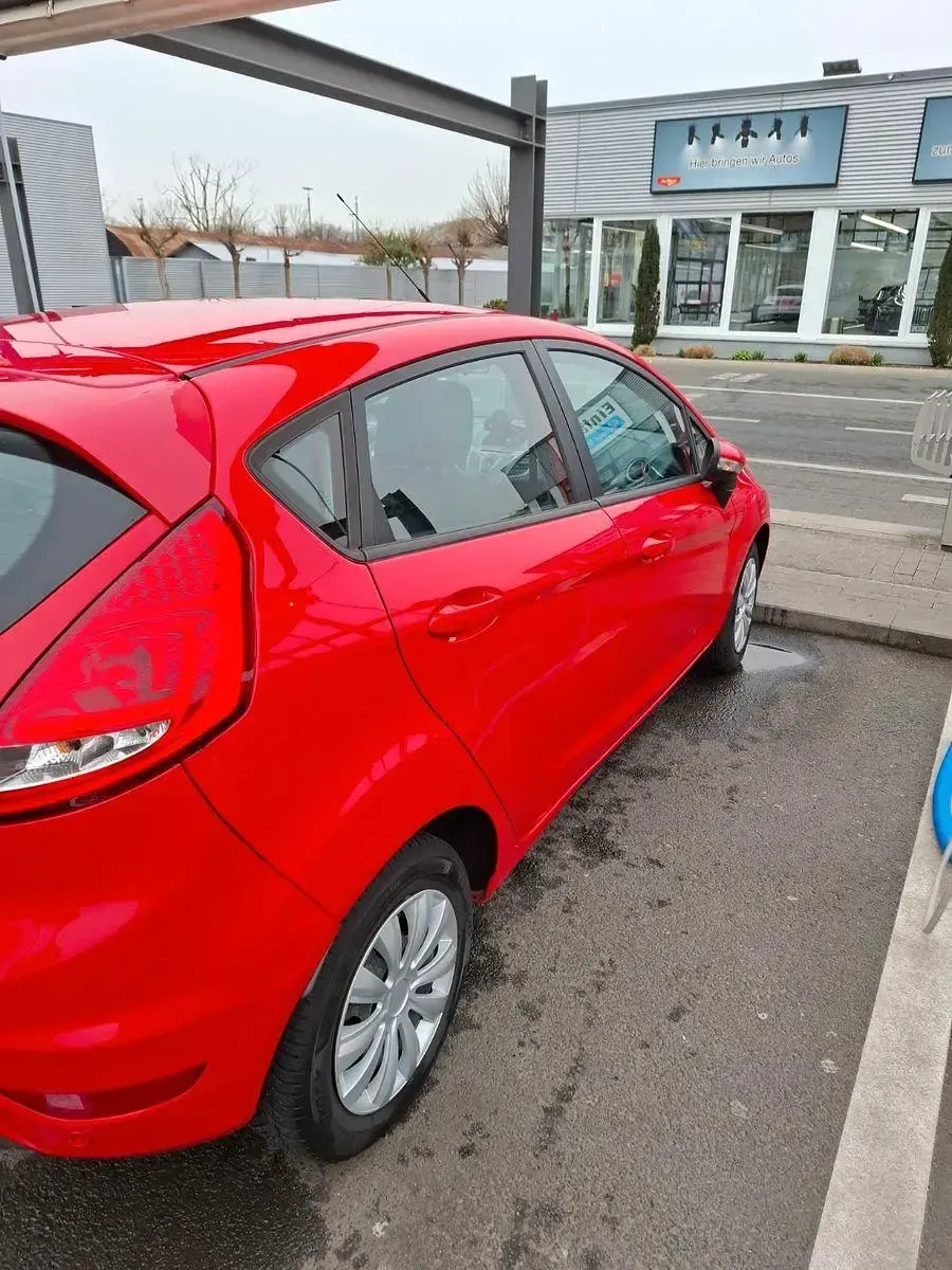 Usata Ford Fiesta Trend 95 CV (69 kW) 2011 Rosso Berlina
