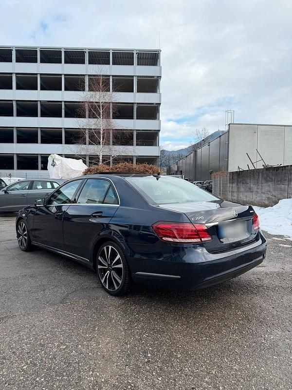 Gebraucht Mercedes E220 170 PS (125 kW) 2014 Blau Limousine