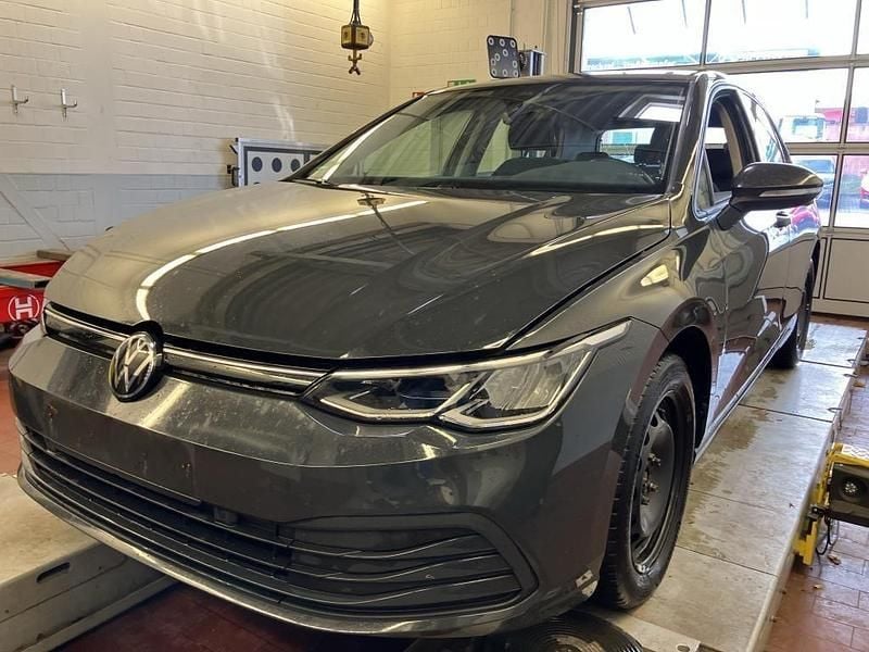 Grau Gebraucht 2022 VW Golf Life Limousine | 16.990 € (Superpreis) - Bild 1/4