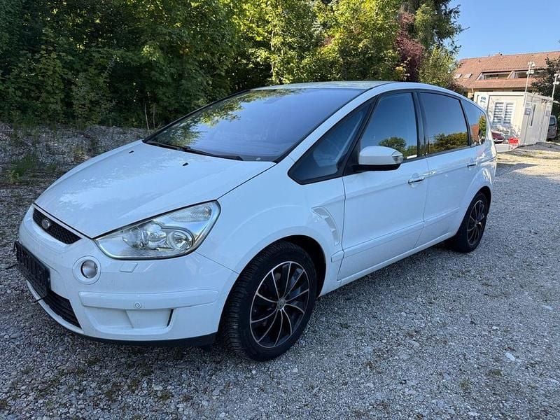 Weiß Gebraucht 2009 Ford S-MAX Titanium Van / Kleinbus | 4.600 € (Fairer Preis) - Bild 1/4