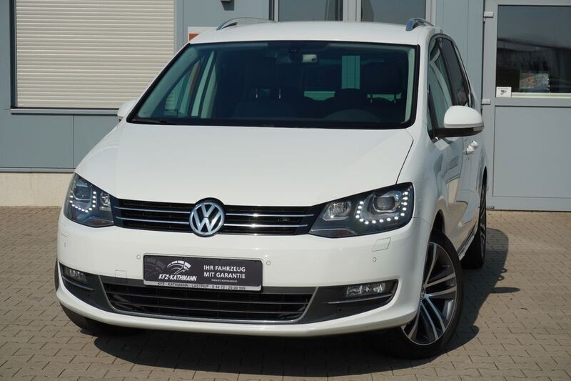 Weiß Gebraucht 2014 VW Sharan Highline Van / Kleinbus | 17.880 € (Etwas zu teuer) - Bild 1/4
