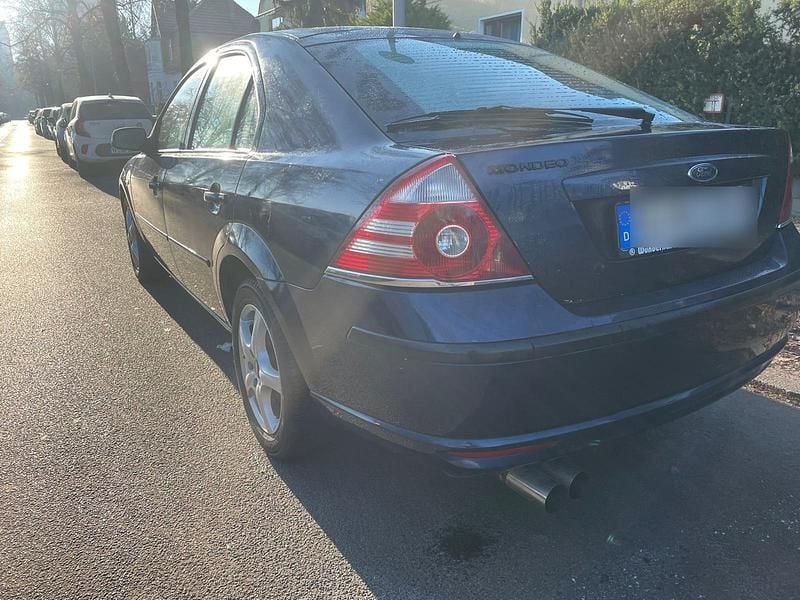 Gebraucht Ford Mondeo 125 PS (91 kW) 2006 Blau Limousine
