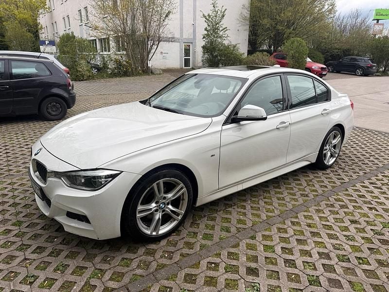 Gebraucht BMW 330 190 PS (139 kW) 2015 Weiß Limousine