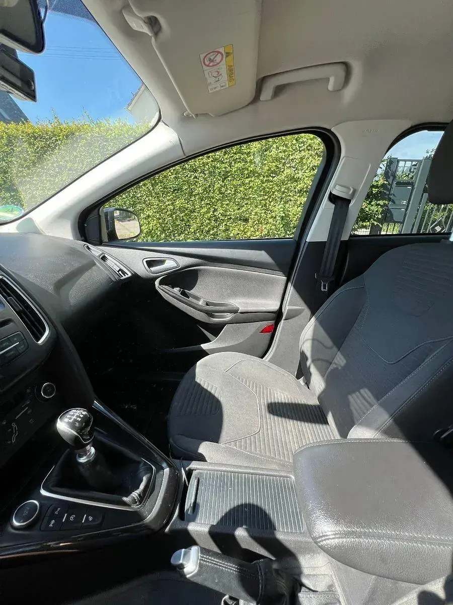 Gebraucht Ford Focus Titanium 125 PS (91 kW) 2015 Schwarz Kombi