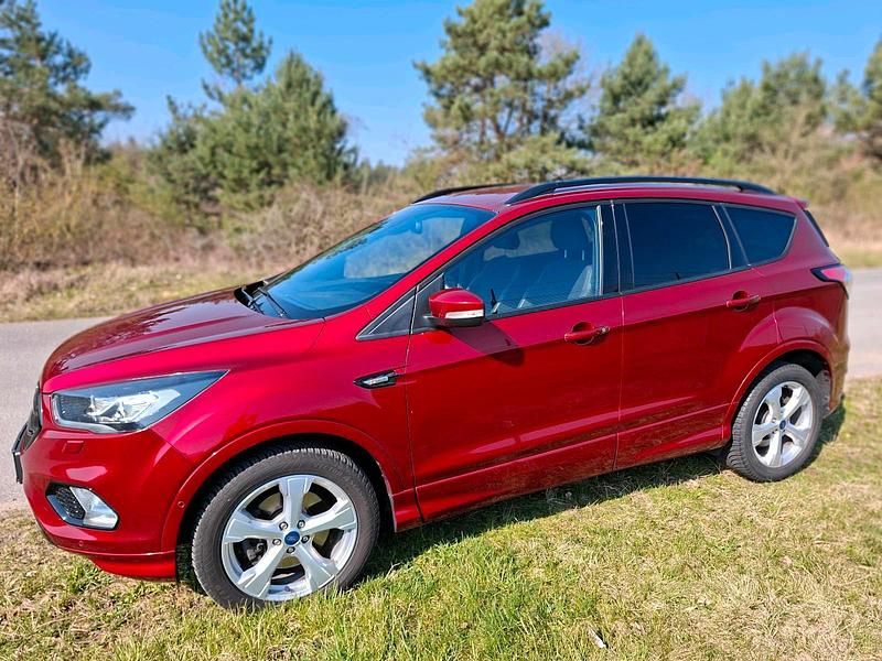 Gebraucht Ford Kuga ST-Line 179 PS (131 kW) 2019 Rot SUV