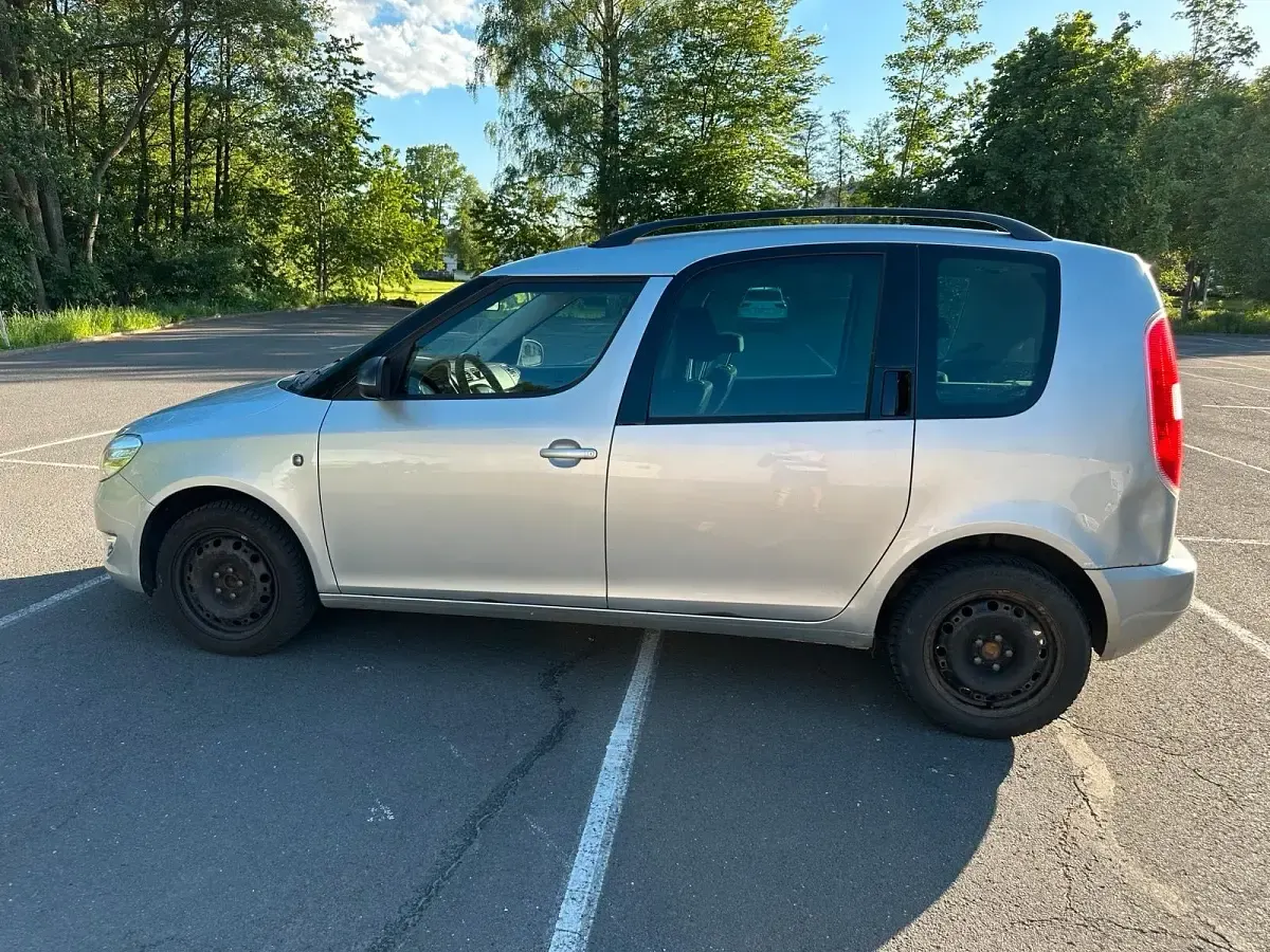 Gebraucht Skoda Roomster 86 PS (63 kW) 2013 Silber Van / Kleinbus