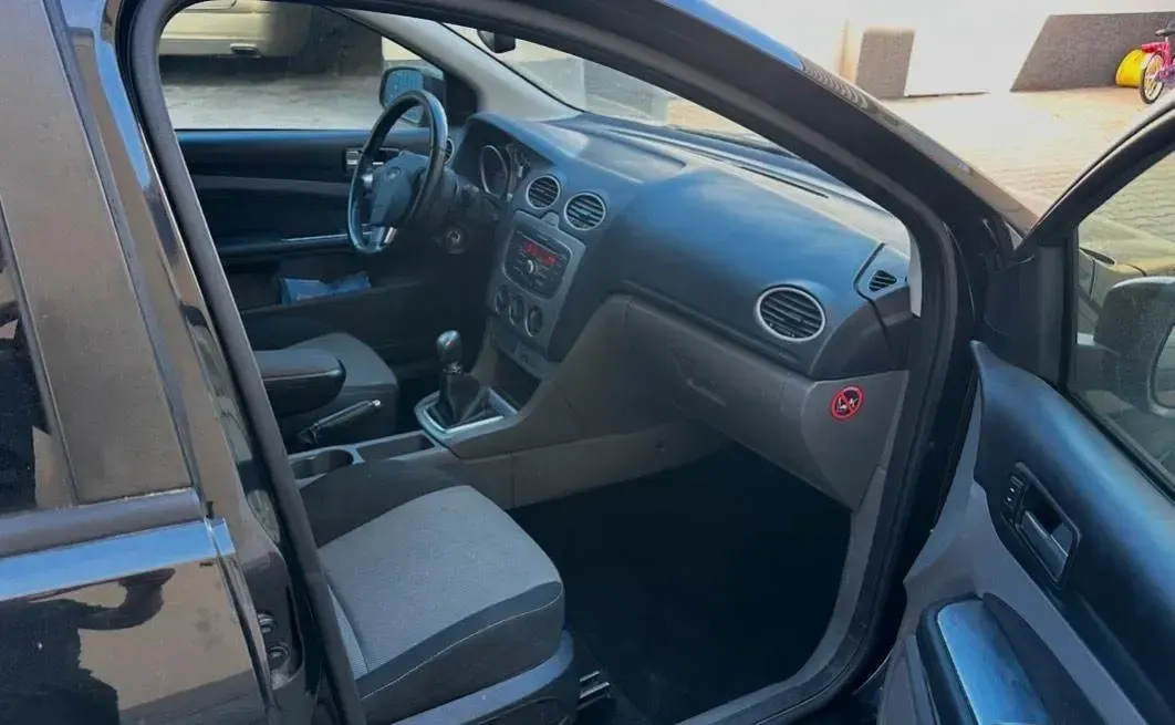 Gebraucht Ford Focus 125 PS (91 kW) 2010 Schwarz Limousine