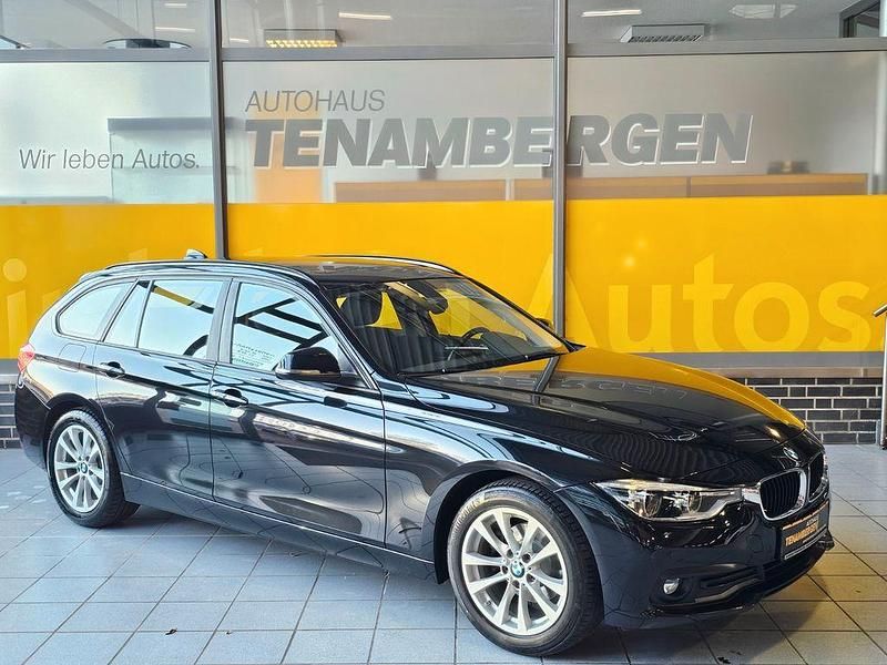 Saphirschwarz (metallic) Gebraucht 2017 BMW 318 Advantage Kombi | 17.900 € (Etwas zu teuer) - Bild 1/4