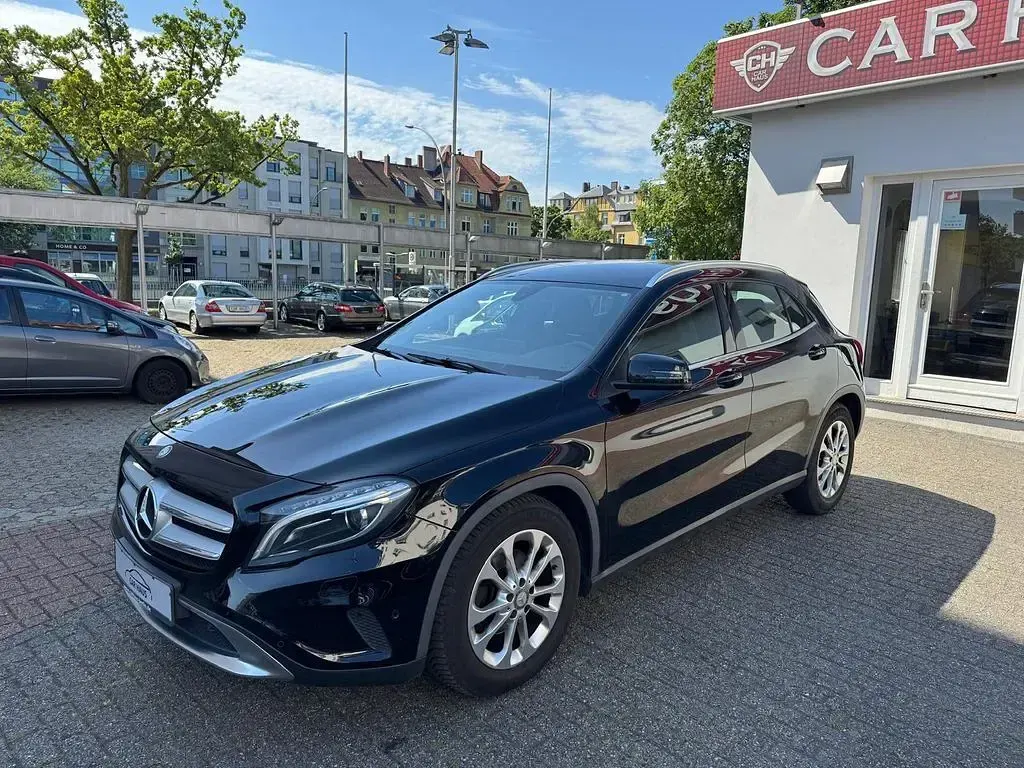 Gebraucht Mercedes GLA180 Urban 122 PS (89 kW) 2017 Kosmosschwarz  metalliclack SUV