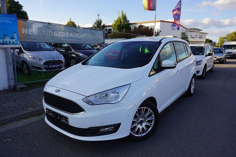 Weiß Gebraucht 2016 Ford Grand C-Max Titanium Van / Kleinbus | 11.000 € (Fairer Preis) - Bild 1/4