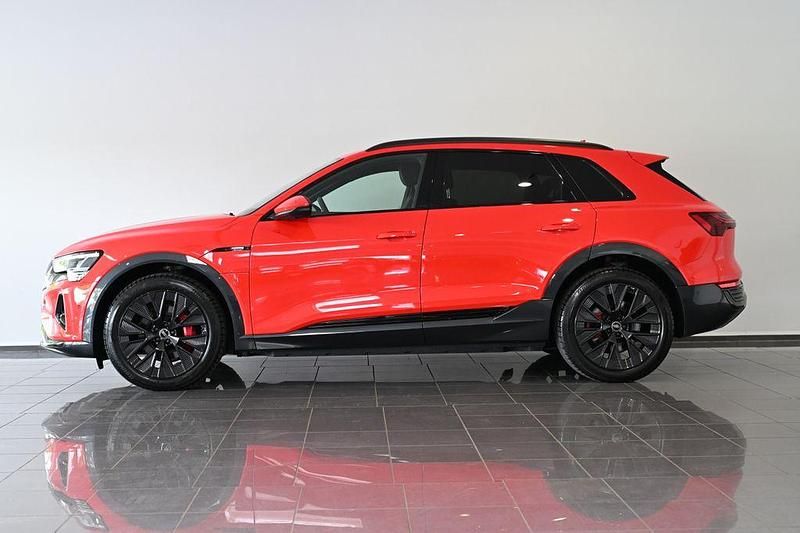 Rot Gebraucht 2023 Audi Q8 e-tron Advanced SUV | 48.750 € (Superpreis) - Bild 1/4