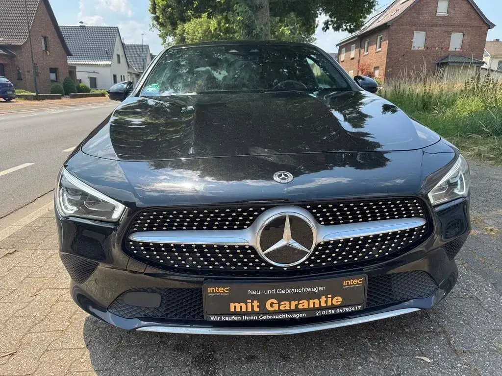 Gebraucht Mercedes CLA180 116 PS (85 kW) 2019 Kosmosschwarz Coupé