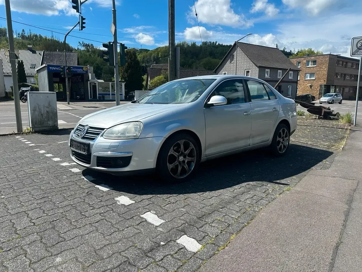 Gebraucht VW Jetta 105 PS (77 kW) 2007 Silber Limousine