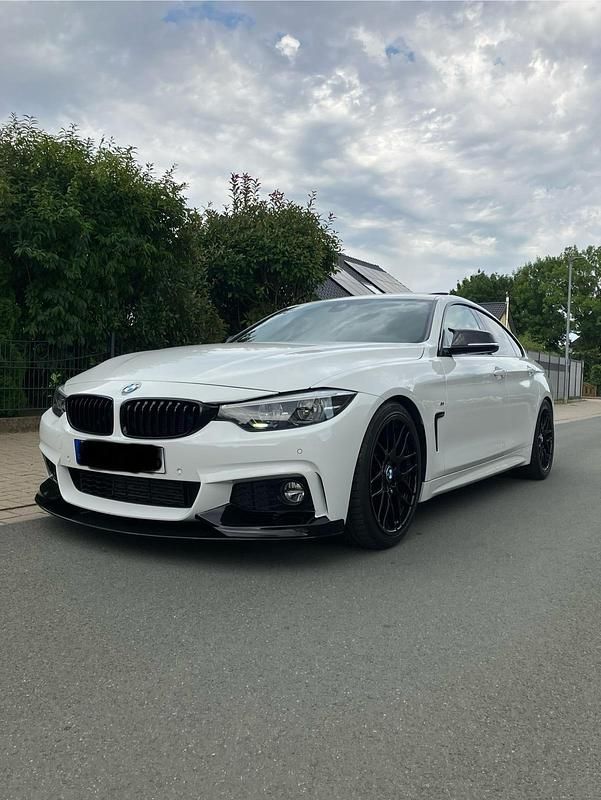 Weiß Gebraucht 2017 BMW 420 Gran Coupé M Sport Coupé | 28.999 € (Teuer) - Bild 1/4