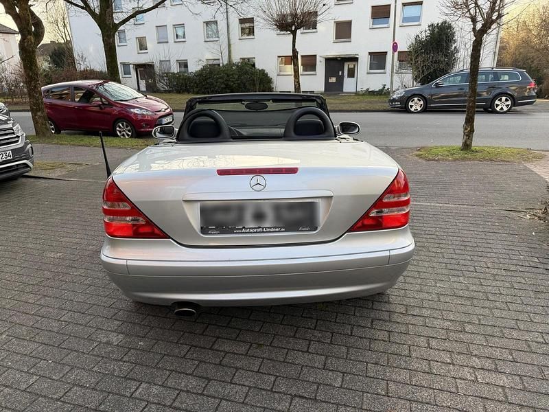 Gebraucht Mercedes SLK230 Edition 197 PS (144 kW) 2002 Silber Cabrio