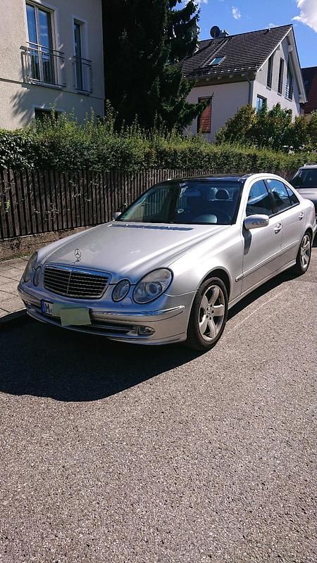 Silber Gebraucht 2002 Mercedes E320 Avantgarde Limousine | 2.950 € (Superpreis) - Bild 1/4