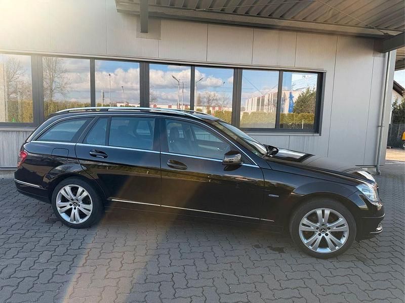 Gebraucht Mercedes C250 204 PS (150 kW) 2011 Schwarz Kombi