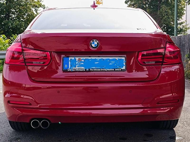 Gebraucht BMW 330 Advantage 252 PS (185 kW) 2018 Rot Limousine