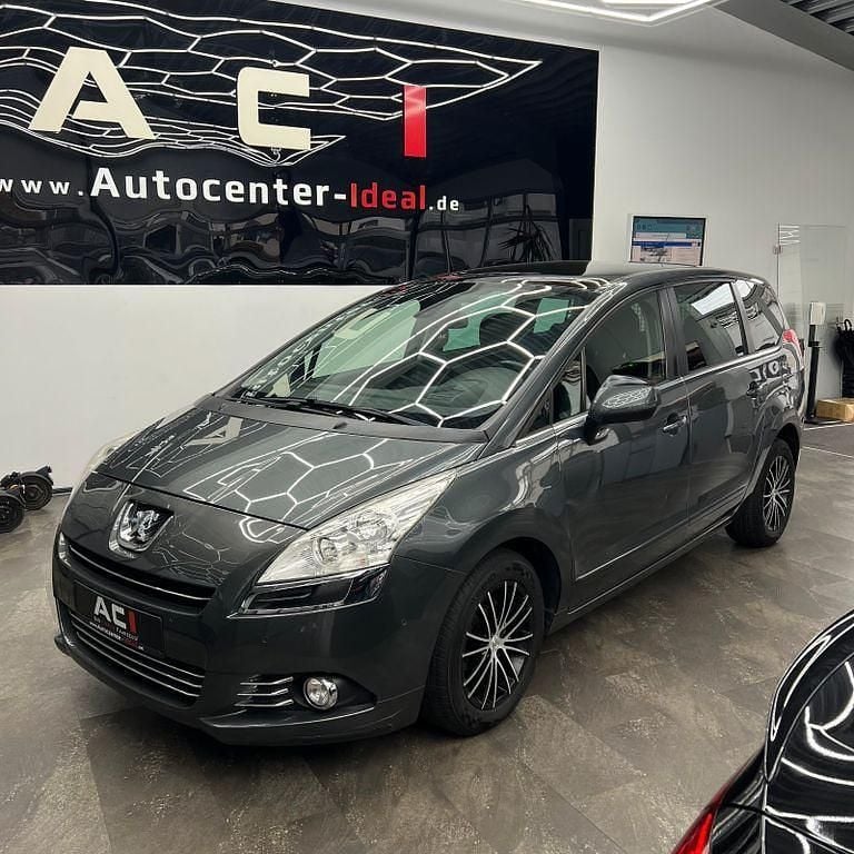Grau Gebraucht 2011 Peugeot 5008 Family Van / Kleinbus | 4.500 € (Guter Preis) - Bild 1/4