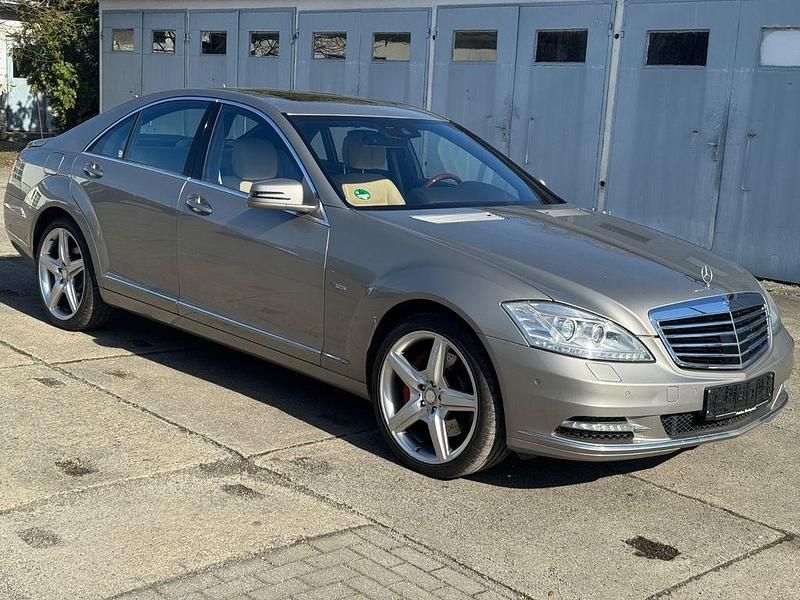 Gebraucht Mercedes S500 435 PS (319 kW) 2012 Gold Limousine