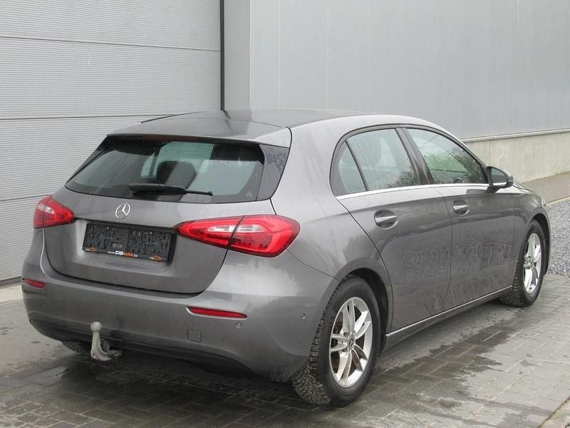 Gebraucht Mercedes A180 116 PS (85 kW) 2018 Grau Limousine