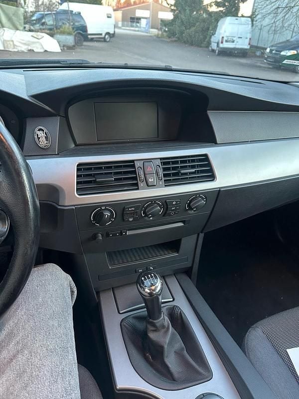 Gebraucht BMW 525 Basis 192 PS (141 kW) 2004 Grau Limousine