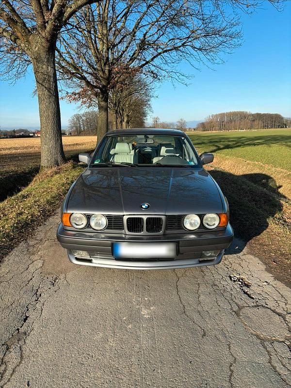 Gebraucht BMW 525 192 PS (141 kW) 1993 Grau Limousine