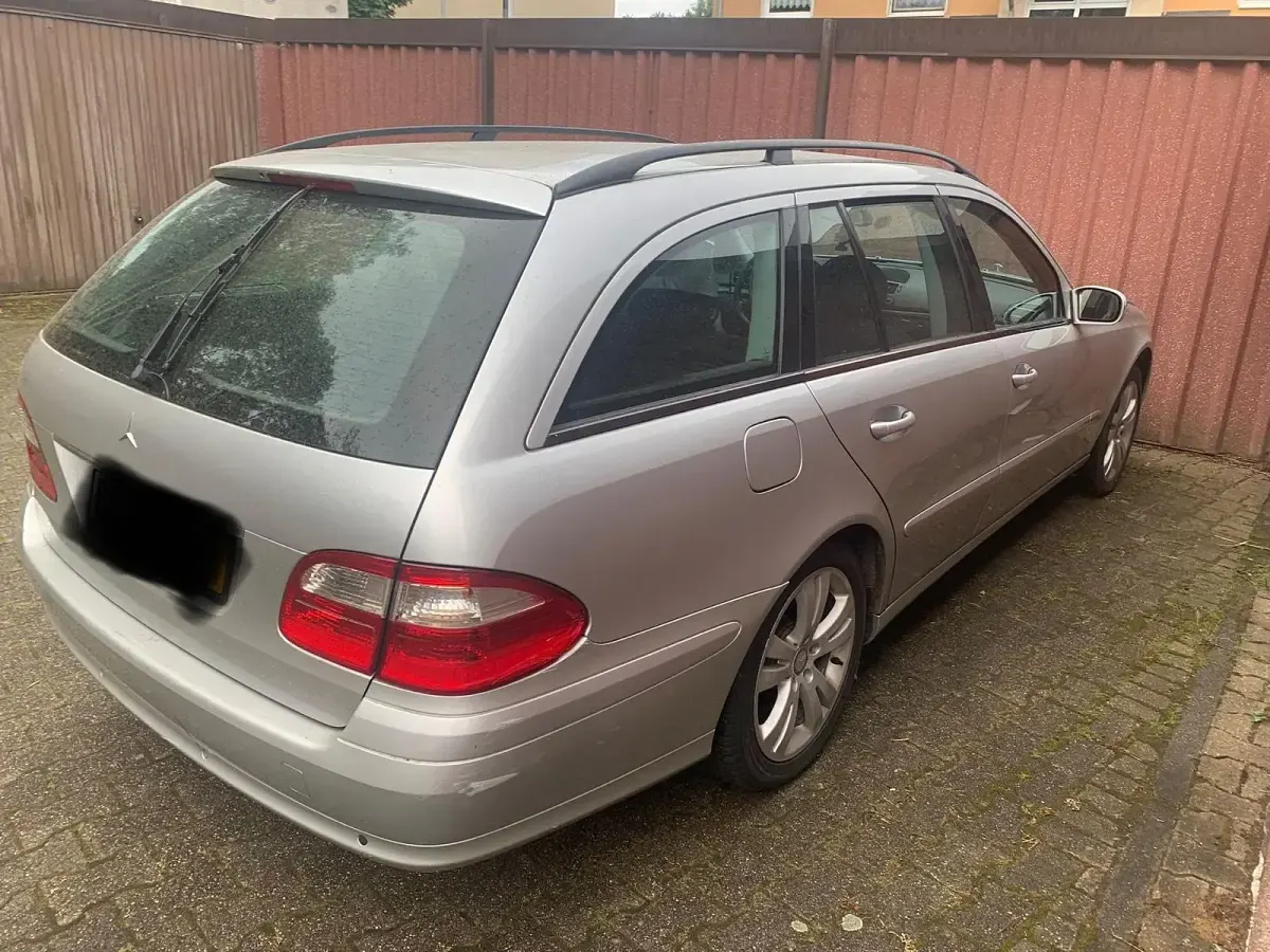 Gebraucht Mercedes E220 150 PS (110 kW) 2003 Silber Kombi