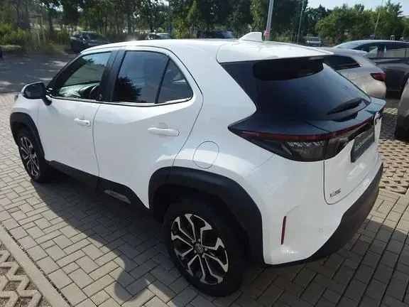 Gebraucht Toyota Yaris Connect Style 116 PS (85 kW) 2023 Schneeweiß Kleinwagen